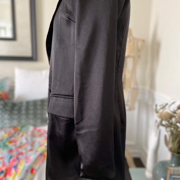 WINTER SALE NWOT Superdown Oversized Silky Long Black Blazer - Picture 4 of 9